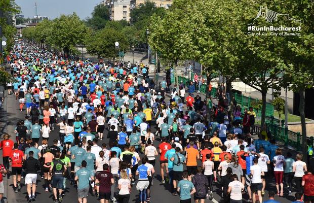Vedete alături de 20.000 de oameni » Campionii mereu alături de Maratonul Internațional din București