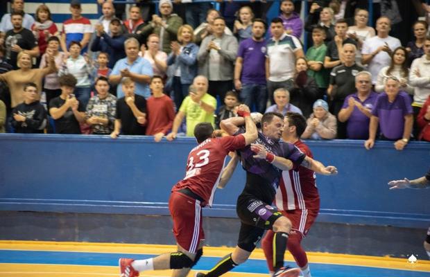 Olympiacos Pireu - Poli Timișoara 29-26 // Bănățenii ratează calificarea, în ciuda victoriei din tur