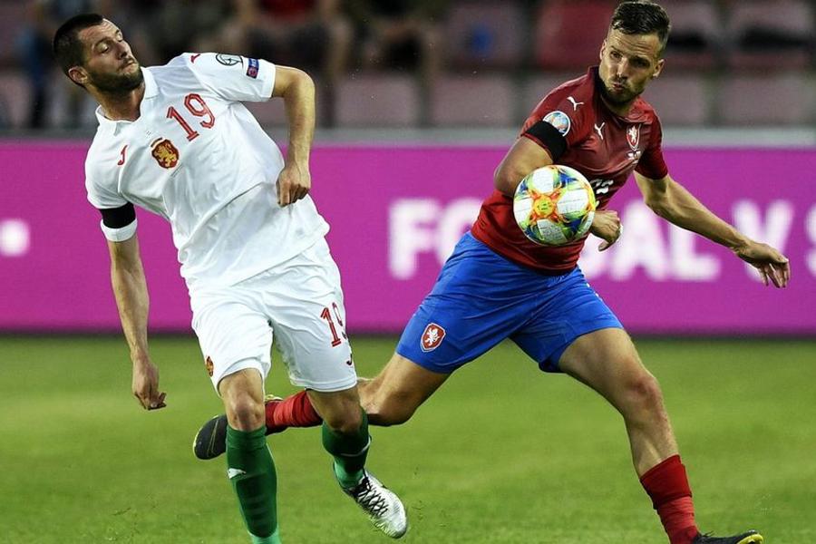 Ismail Issa (stânga) Dinamo vrea să prezinte oficial 3 nou-veniți în aceeași zi