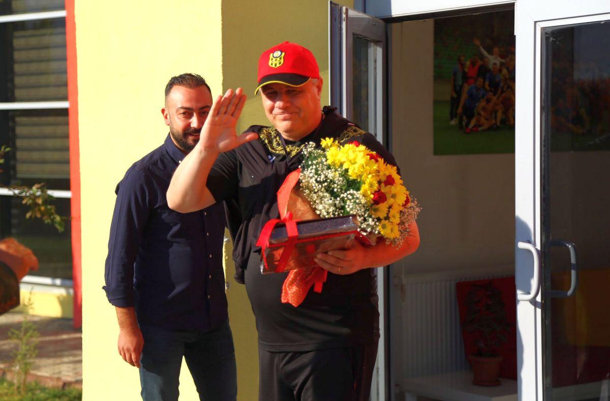 Editorial acid la adresa lui Marius Șumudică: „Ești un om fals și un dansator din buric, nu antrenor”