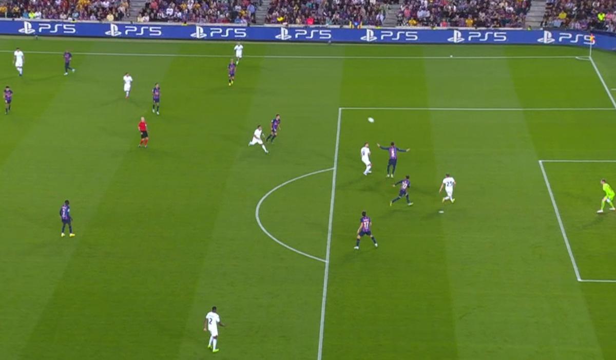 Internetul râde de Pique după gafa din Barcelona - Inter » Cele mai tari glume la adresa fundașului