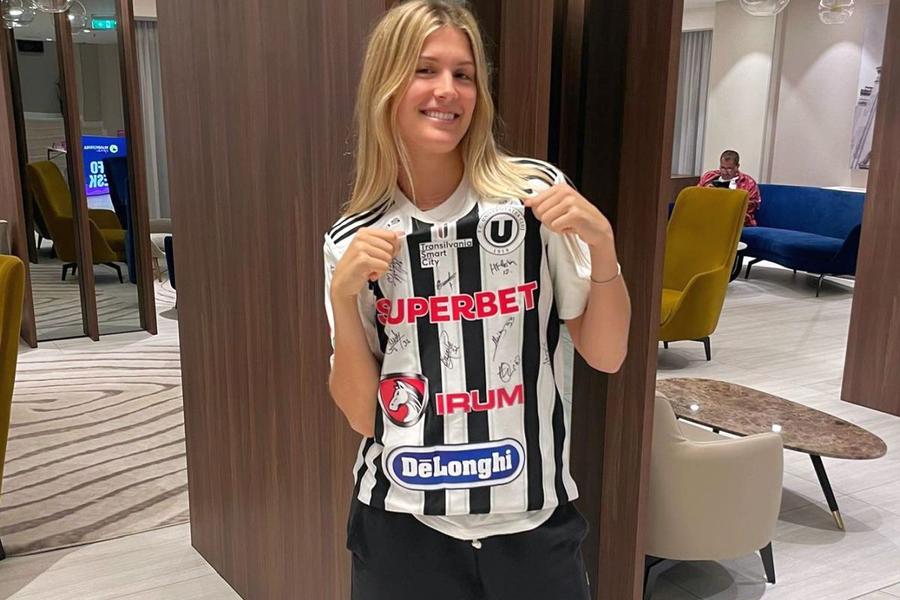 Eugenie Bouchard / Sursă foto: Facebook@ Universitatea Cluj Eugenie Bourchard, așa cum n-ai mai văzut-o până acum » S-a pozat în tricoul Universității Cluj + Mesajul „Șepcilor Roșii”