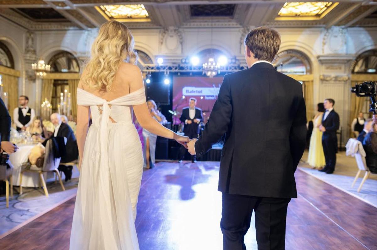 „Boșii” Diviziei A s-au reunit la nunta fiului Gabrielei Firea » Borcea, Nețoiu, Copos și Negoiță, apariții rare alături de partenere