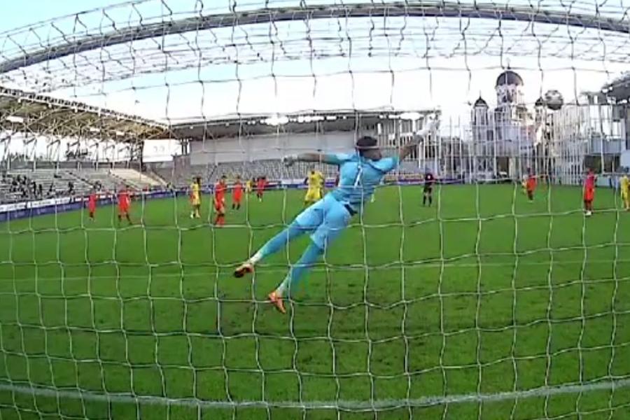 Execuția lui Cristi Mihai nu i-a dat nicio șansă portarului lui Colchester United / Captură Digi Sport Surpriză majoră la București! România U20 a învins Anglia, în Elite League
