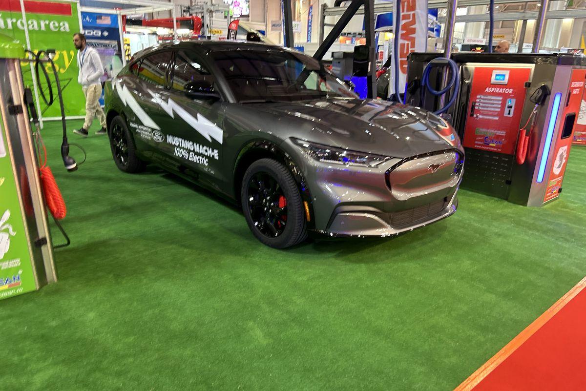 Electric sau ARO? Ce mașini i-au impresionat pe bucureșteni la Salonul Auto