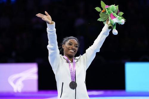 Simone Biles medaliată la Mondiale Foto Imago
