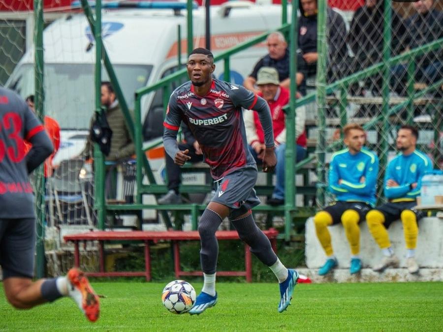 Kennedy Boateng în acțiune, din nou, pe teren, sâmbătă în amicalul lui Dinamo. Foto: Kennedy Boateng (Instagram) Trei reveniri de ultimă oră la Dinamo, chiar înainte de derby-ul cu FCSB. Vești mari pentru Kopic