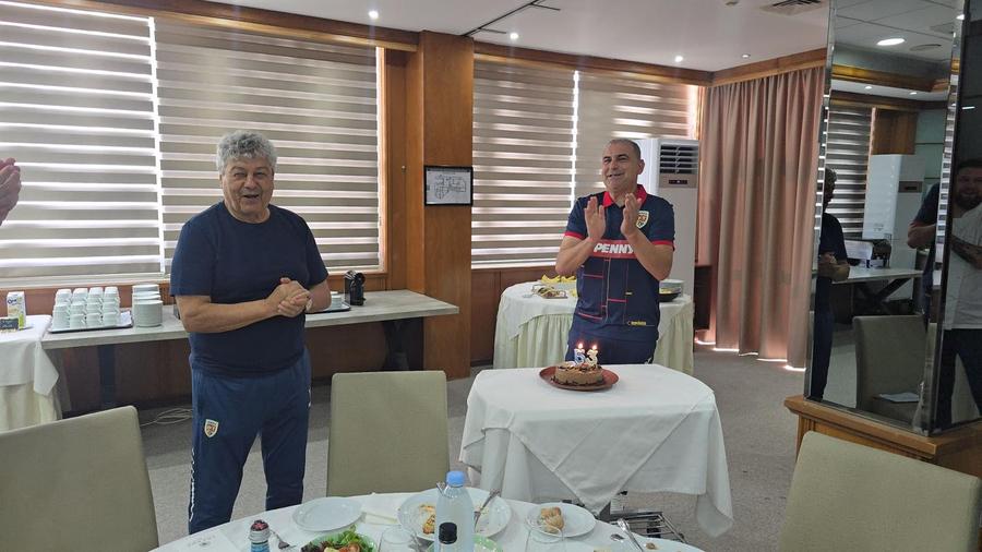 Ionel Gane, sărbătorit în cantonamentul naționalei înainte de meciul cu Cipru Aniversare în cantonamentul naționalei României, în ziua meciului cu Cipru
