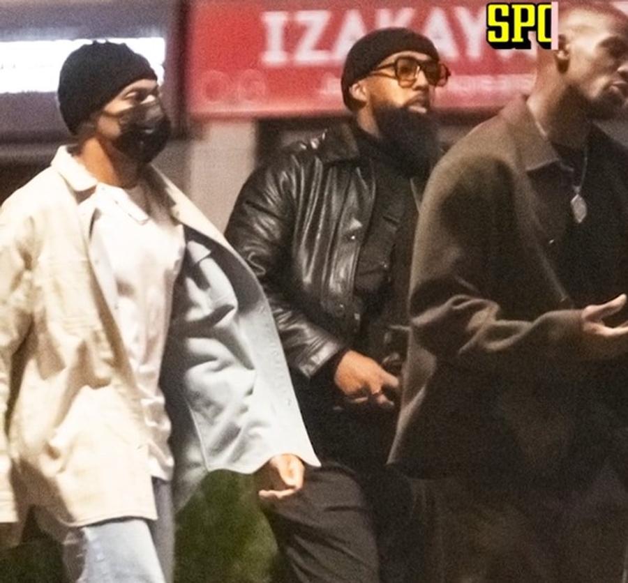 Kylian Mbappe, mereu protejat de ochii indiscreți / Foto: captură video Aftonbladet „Donatello” cu flori » Au apărut pozele cu Mbappe: surprins de paparazzi în ipostaze romantice în Suedia