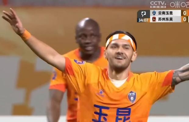Ioniță „cu bentiță” înscrie pe bandă rulantă în China » Gol și assist, în zi de sărbătoare pentru echipa lui