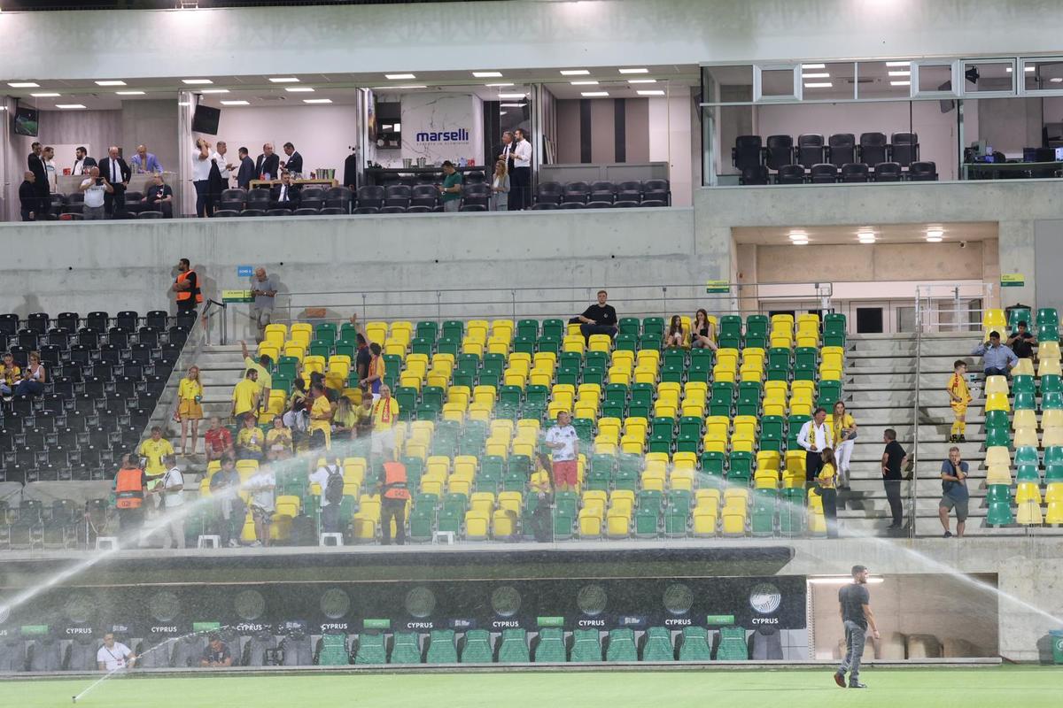 Gică Hagi, pe stadion la Cipru - România