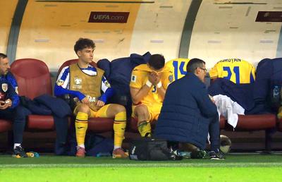 Mihai Popescu s-a accidentat în România - Austria! Imagini emoționante pe margine: consolat de Șut și de rivalul din Superligă
