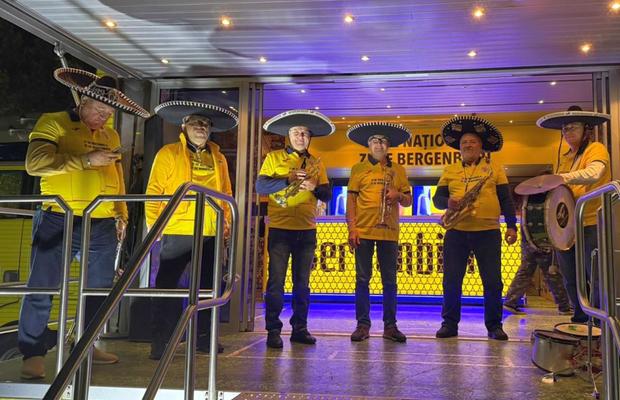 Imagini din culise de la România - Austria » După fan zone, grătarele! Cum au fost primiți spectatorii la „decisivul” din preliminarii: surprize la VIP