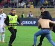 Spectator intrat pe teren la România - Austria