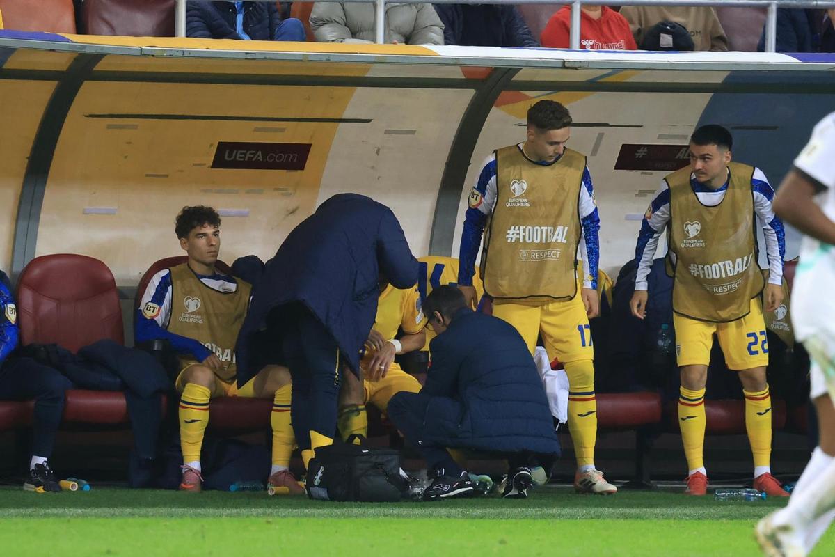 Mihai Popescu s-a accidentat în România - Austria! Imagini emoționante pe margine: consolat de Șut și de rivalul din Superligă