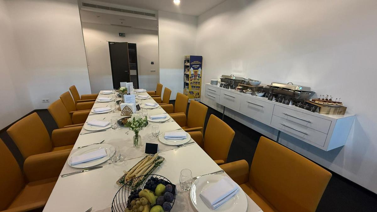 Imagini din culise de la România - Austria » După fan zone, grătarele! Cum au fost primiți spectatorii la „decisivul” din preliminarii: surprize la VIP