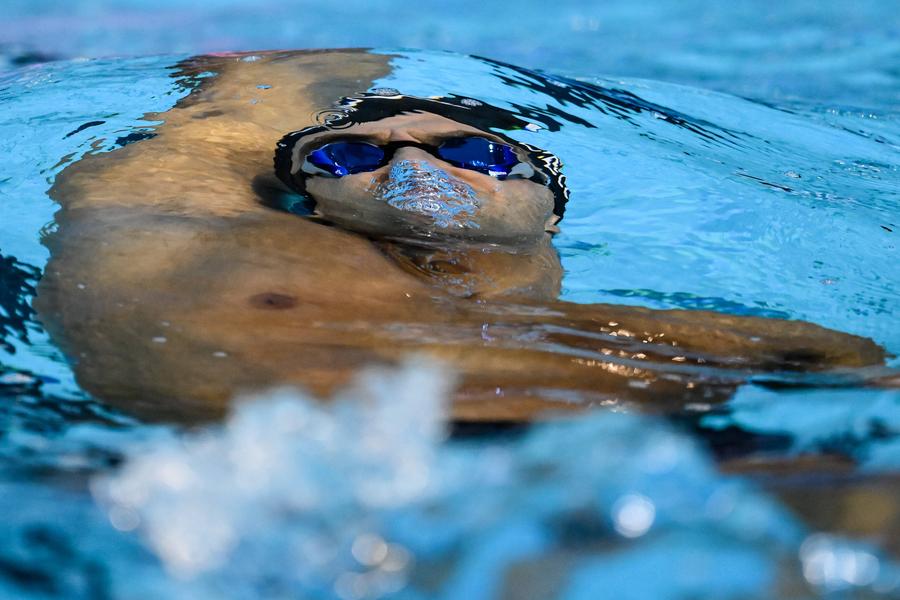 Thomas Ceccon în apă FOTO Imago Images Înotătorul Thomas Ceccon înainte de Campionatele Europene de la Paris: „Uneori mă întreb ce s-ar fi întâmplat dacă aș fi ales tenisul, mai ales când mă gândesc la câștigurile financiare”