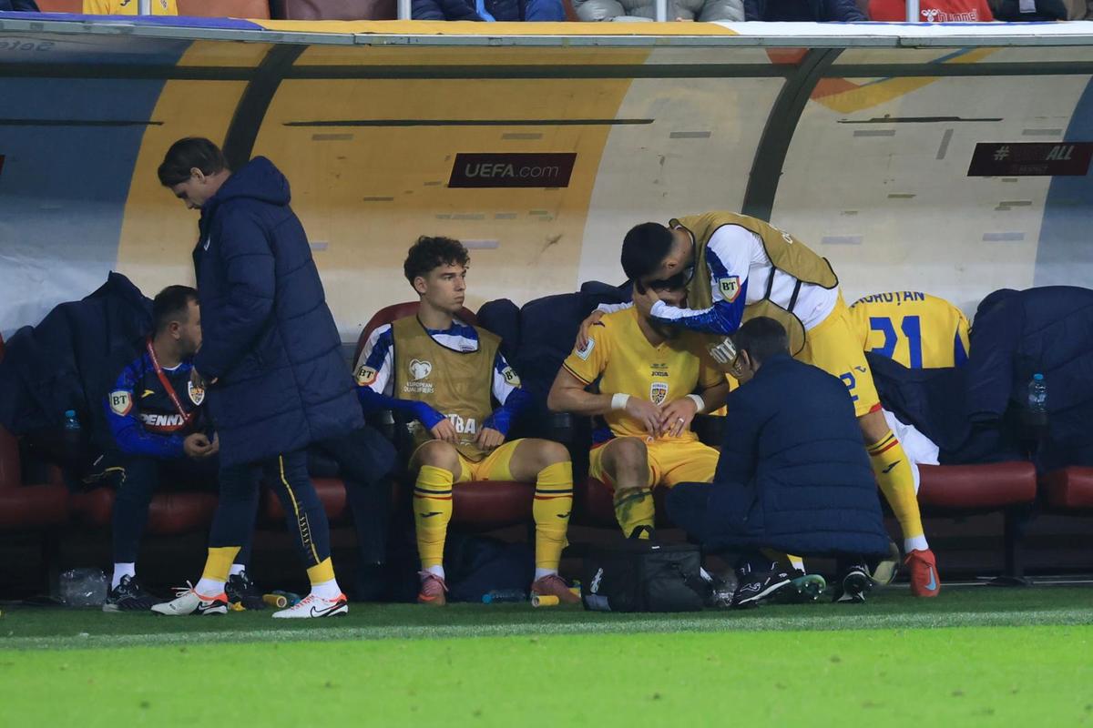 Mihai Popescu s-a accidentat în România - Austria! Imagini emoționante pe margine: consolat de Șut și de rivalul din Superligă