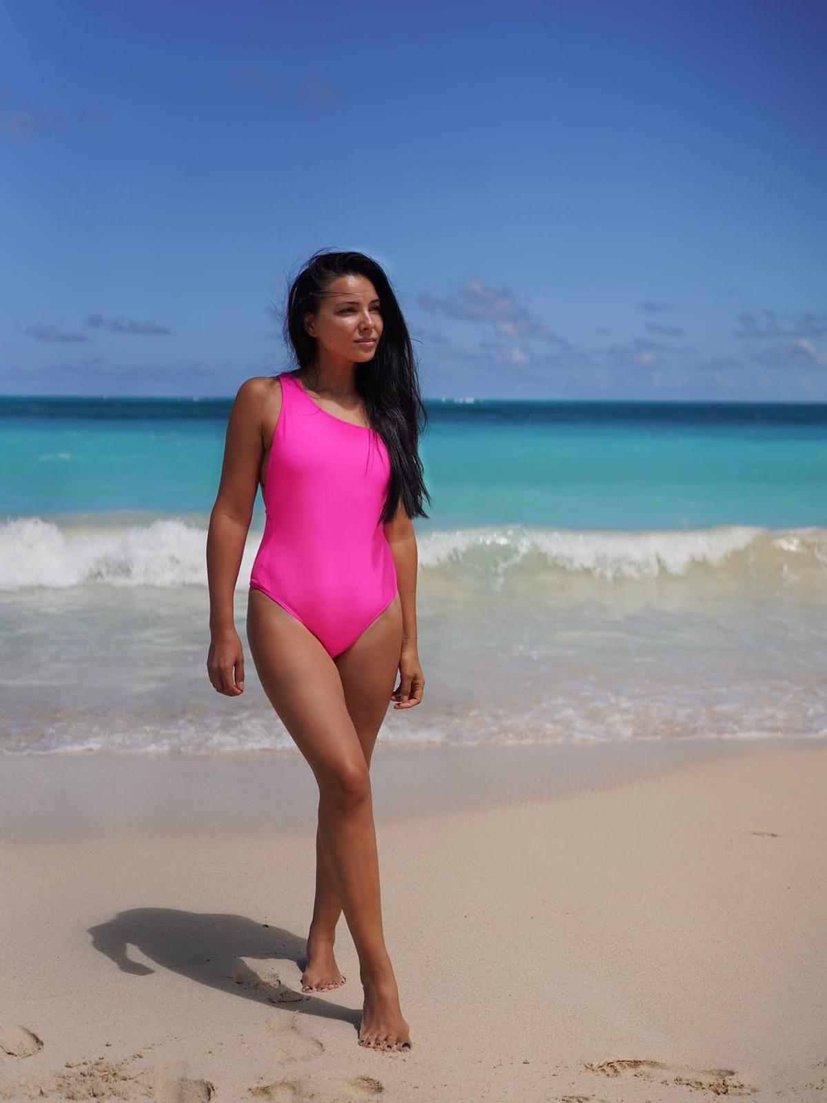 Corina Caragea se bucură de cadoul de lux primit de la șefii PRO TV, pe plajă în Hawaii: „M-am îndrăgostit din nou”