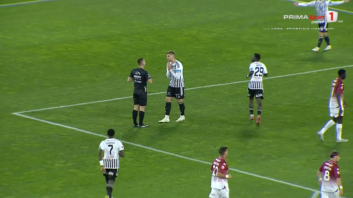 U Cluj a solicitat un penalty în meciul cu Rapid după un posibil henț al lui Sheriff Sinyan
