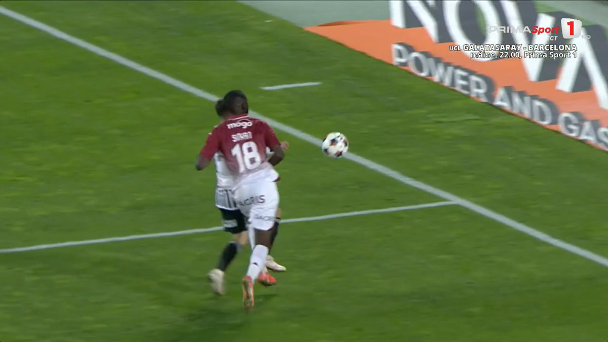 U Cluj a solicitat un penalty în meciul cu Rapid după un posibil henț al lui Sheriff Sinyan