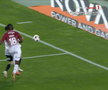 U Cluj a solicitat un penalty în meciul cu Rapid după un posibil henț al lui Sheriff Sinyan / FOTO: captură @Prima Sport