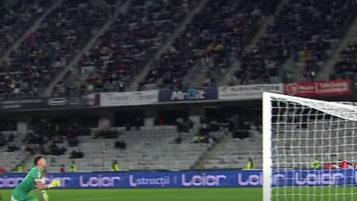 Eroare majoră în U Cluj - Rapid: a urmat un gol de generic