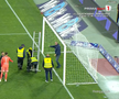 U Cluj - Rapid, întrerupt 4 minute după ce s-a rupt plasa / FOTO: captură @Prima Sport