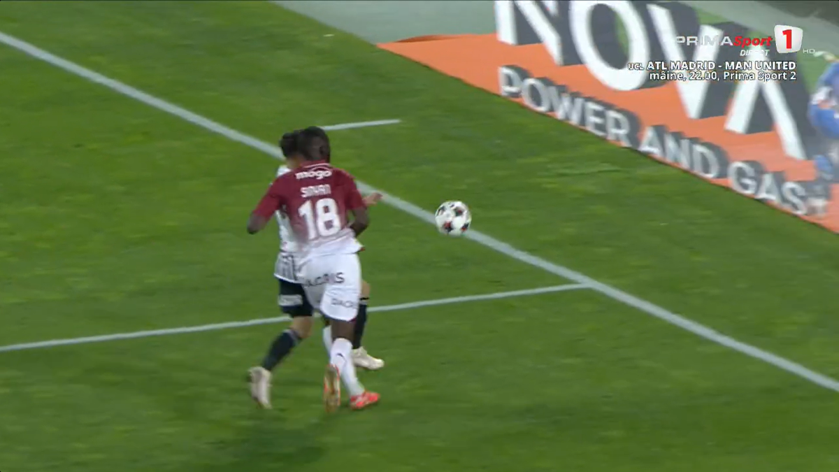 Fază controversată în U Cluj - Rapid! Au cerut penalty după un henț: decizia VAR