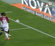 U Cluj a solicitat un penalty în meciul cu Rapid după un posibil henț al lui Sheriff Sinyan / FOTO: captură @Prima Sport