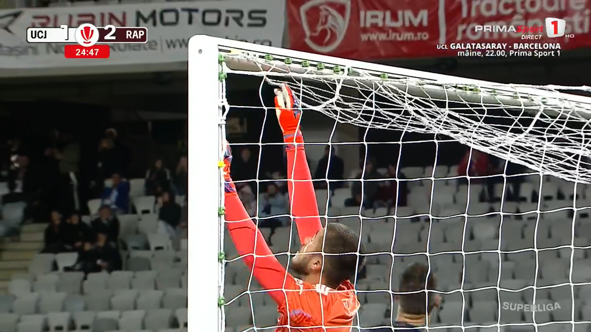 U Cluj - Rapid, întrerupt 4 minute după ce s-a rupt plasa