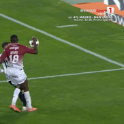 U Cluj a solicitat un penalty în meciul cu Rapid după un posibil henț al lui Sheriff Sinyan / FOTO: captură @Prima Sport
