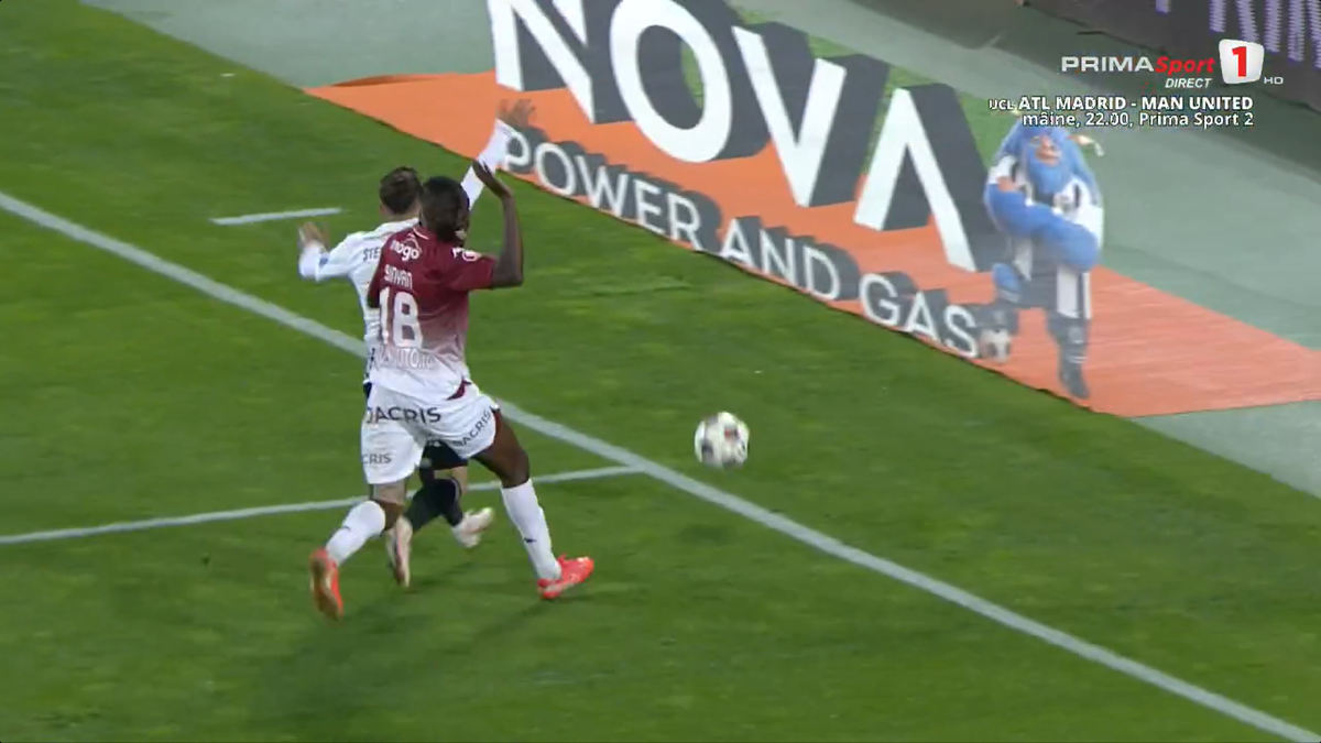 Fază controversată în U Cluj - Rapid! Au cerut penalty după un henț: decizia VAR