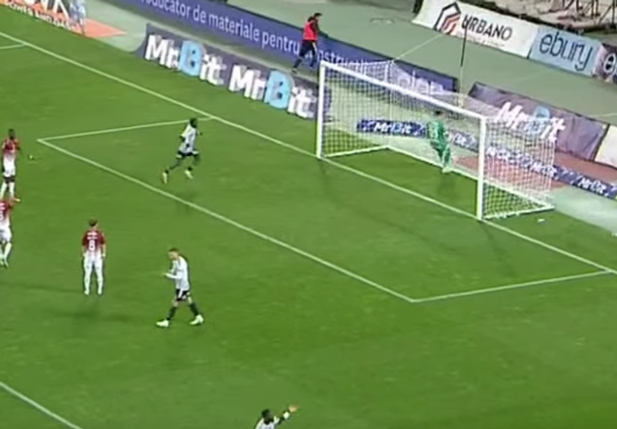 Eroare majoră în U Cluj - Rapid: a urmat un gol de generic