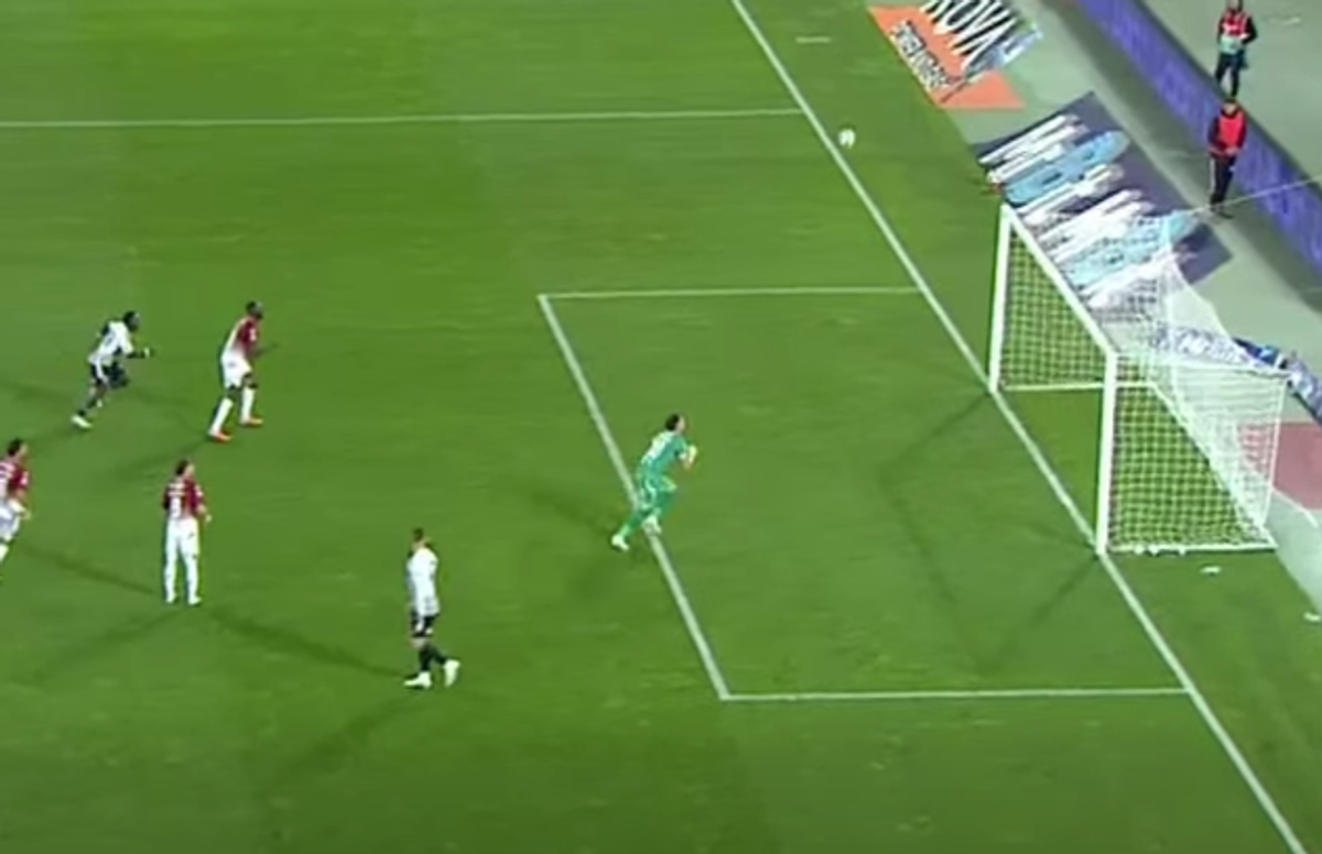Eroare majoră în U Cluj - Rapid: a urmat un gol de generic
