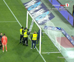 U Cluj - Rapid, întrerupt 4 minute după ce s-a rupt plasa / FOTO: captură @Prima Sport