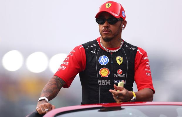 După greșeala din Singapore, Lewis Hamilton a prezentat scuze echipei sale: „Îmi pare rău, v-am dezamăgit”