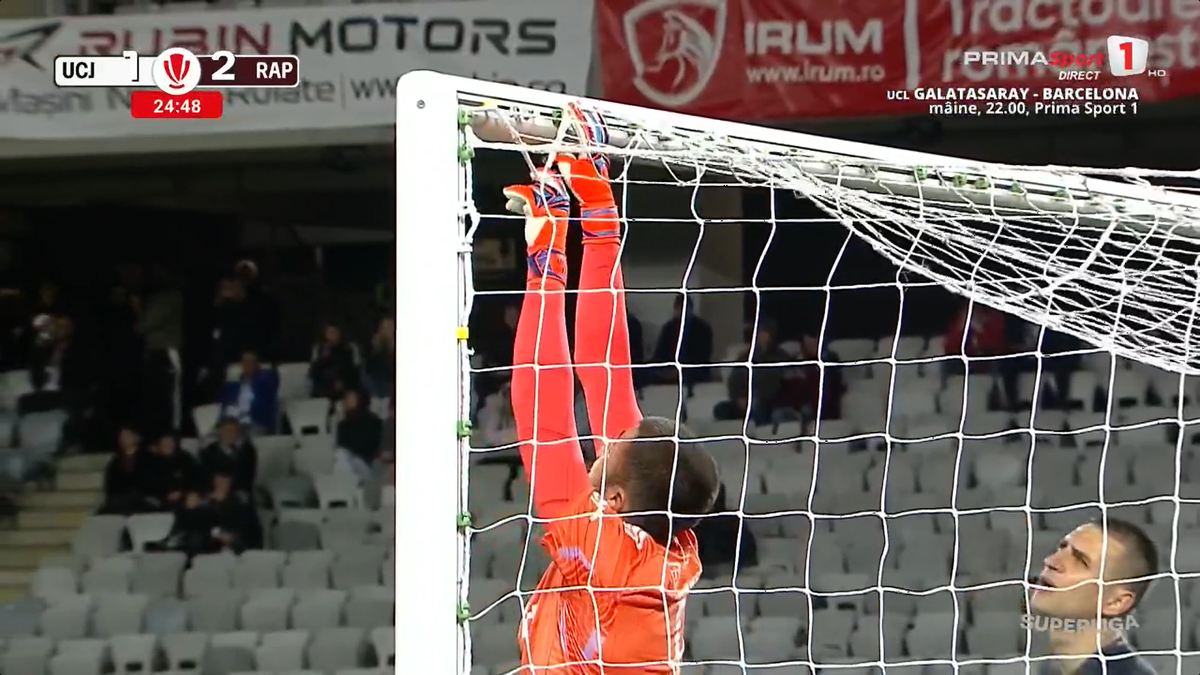U Cluj - Rapid a fost întrerupt 4 minute » Scene rar văzute în Superliga