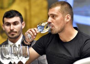 Gabi Tamaș a numit „cel mai mare șprițar” cu care a fost coleg + Țara cu cele mai mari beții: „Vodcă, coniac, whisky. Ne-am făcut pilaf!”