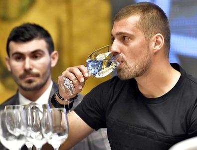 Gabi Tamaș a numit „cel mai mare șprițar” cu care a fost coleg + Țara cu cele mai mari beții: „Vodcă, coniac, whisky. Ne-am făcut pilaf!”