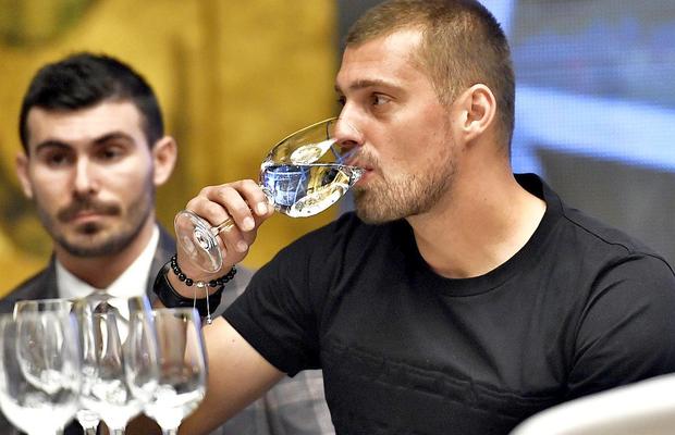 Gabi Tamaș a numit „cel mai mare șprițar” cu care a fost coleg + Țara cu cele mai mari beții: „Vodcă, coniac, whisky. Ne-am făcut pilaf!”