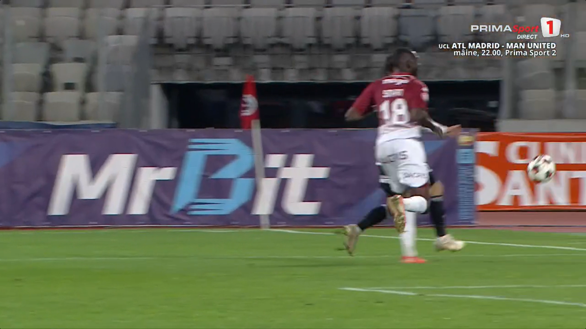 U Cluj a solicitat un penalty în meciul cu Rapid după un posibil henț al lui Sheriff Sinyan