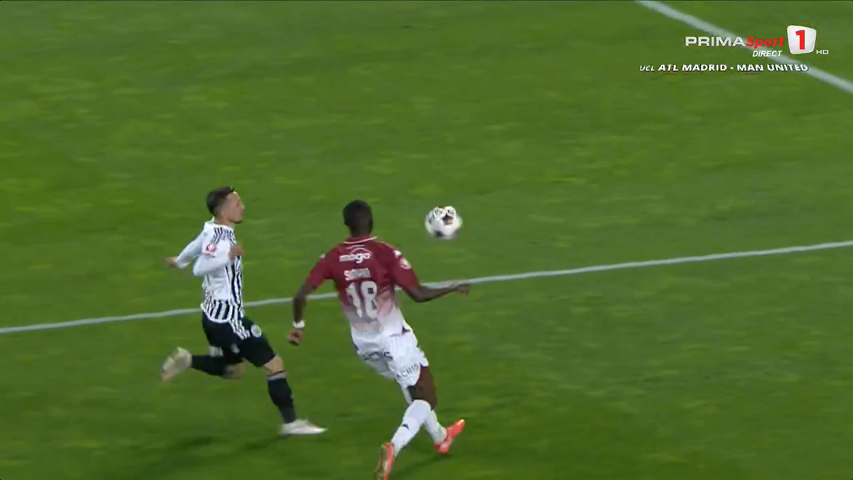 U Cluj a solicitat un penalty în meciul cu Rapid după un posibil henț al lui Sheriff Sinyan