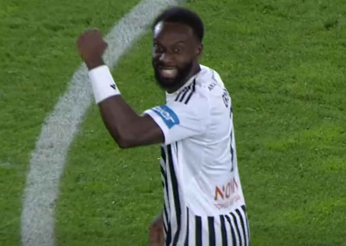 Ungureanu, greșeală flagrantă în Universitatea Cluj - Rapid // foto: Prima Sport