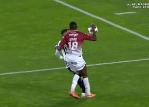 Fază controversată în U Cluj - Rapid! Au cerut penalty după un henț: decizia VAR