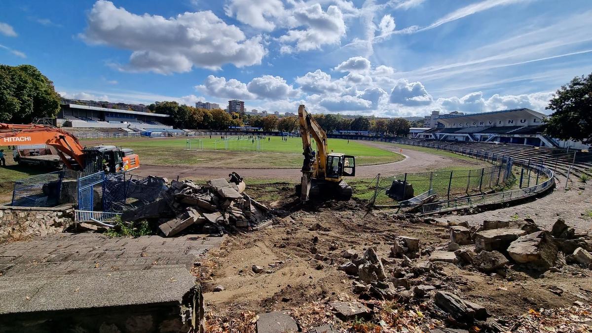 Un nou stadion în Superligă! Primele imagini de la demolarea vechii arene