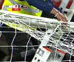 U Cluj - Rapid, întrerupt 4 minute după ce s-a rupt plasa / FOTO: captură @Prima Sport