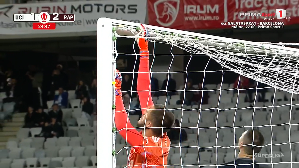 U Cluj - Rapid a fost întrerupt 4 minute » Scene rar văzute în Superliga