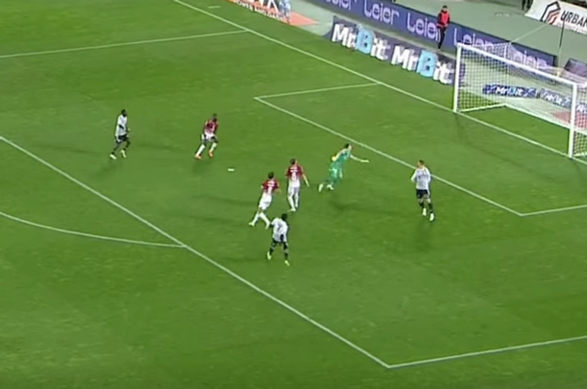 Eroare majoră în U Cluj - Rapid: a urmat un gol de generic