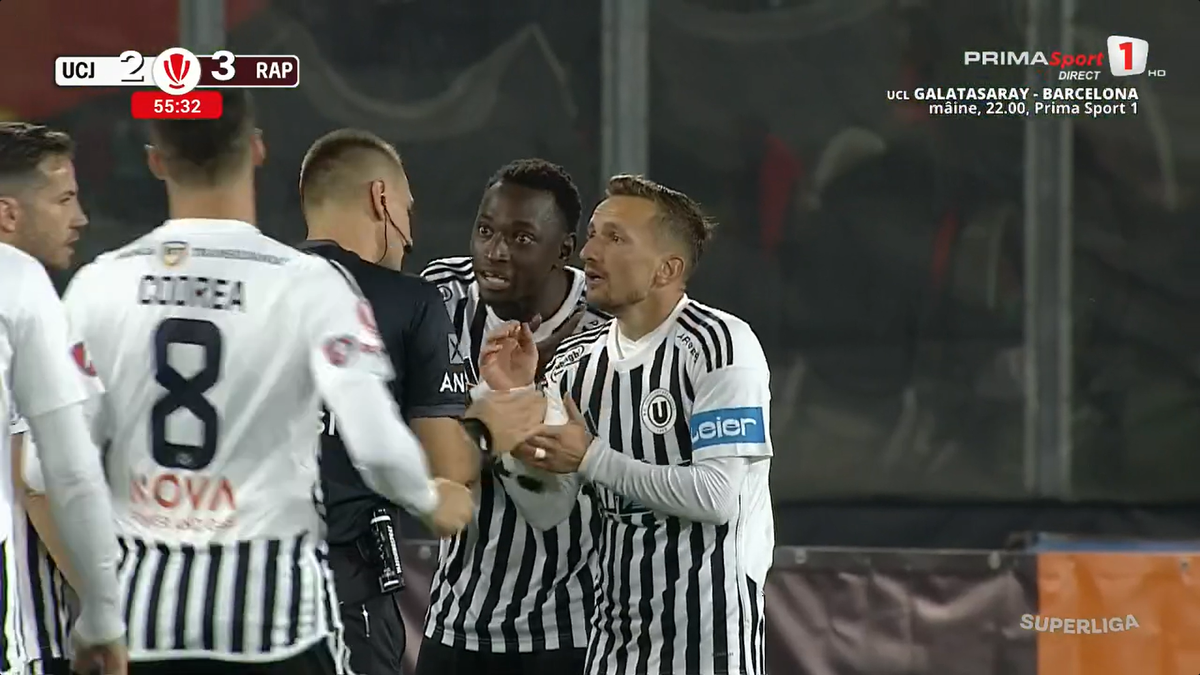 U Cluj a solicitat un penalty în meciul cu Rapid după un posibil henț al lui Sheriff Sinyan